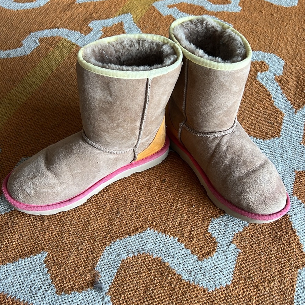 UGG Classic 2 tone short boot tan/orange size US 6 EU 38 - Picture 2 of 7